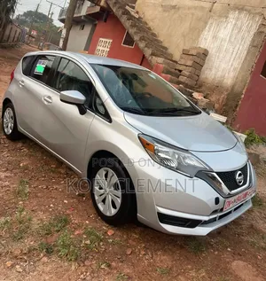 Nissan Versa 2017 Silver