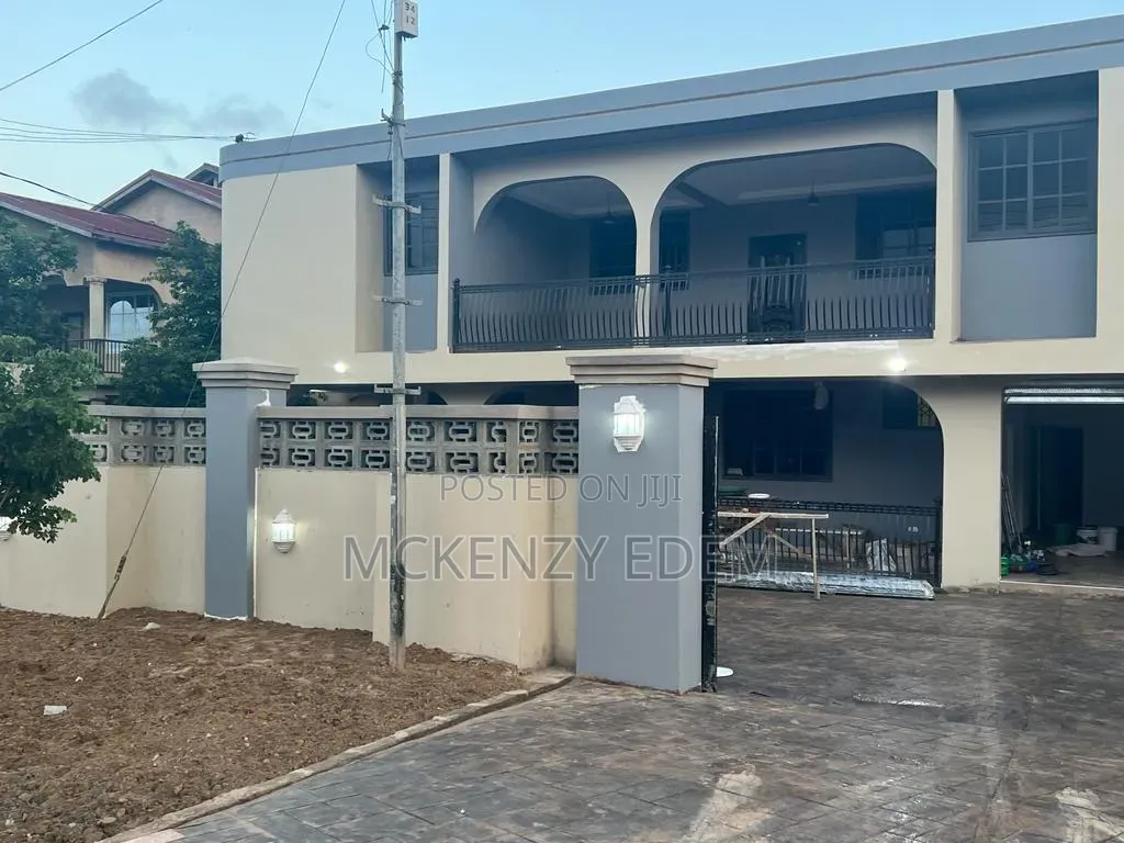 Furnished 8bdrm House in Tema Metropolitan for sale
