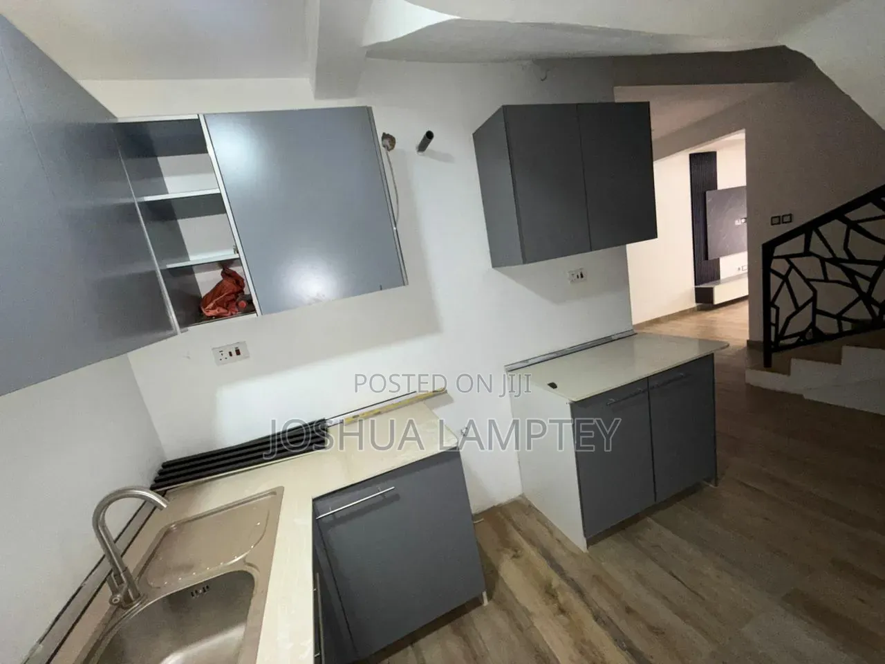 3bdrm House in Ashongman Estate, Police Station for sale
