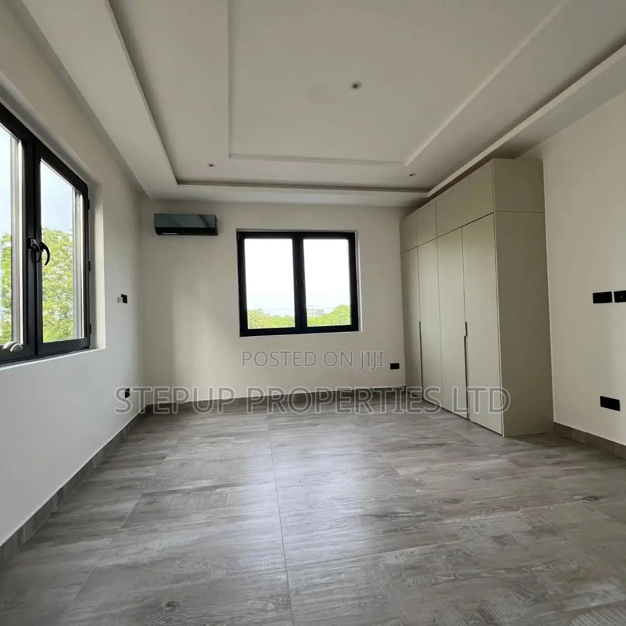 5bdrm Mansion in East Legon for sale