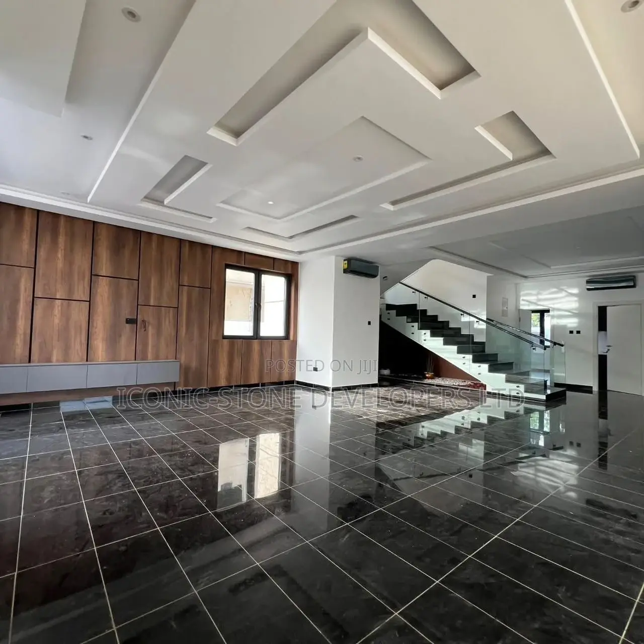 5bdrm Mansion in East Legon for sale
