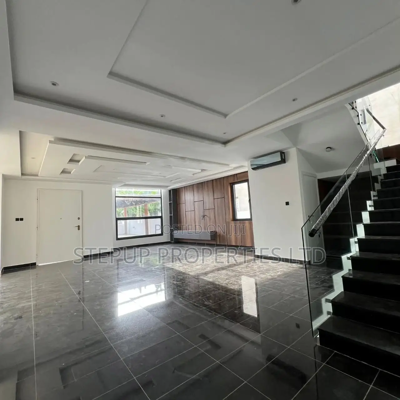 5bdrm Mansion in East Legon for sale