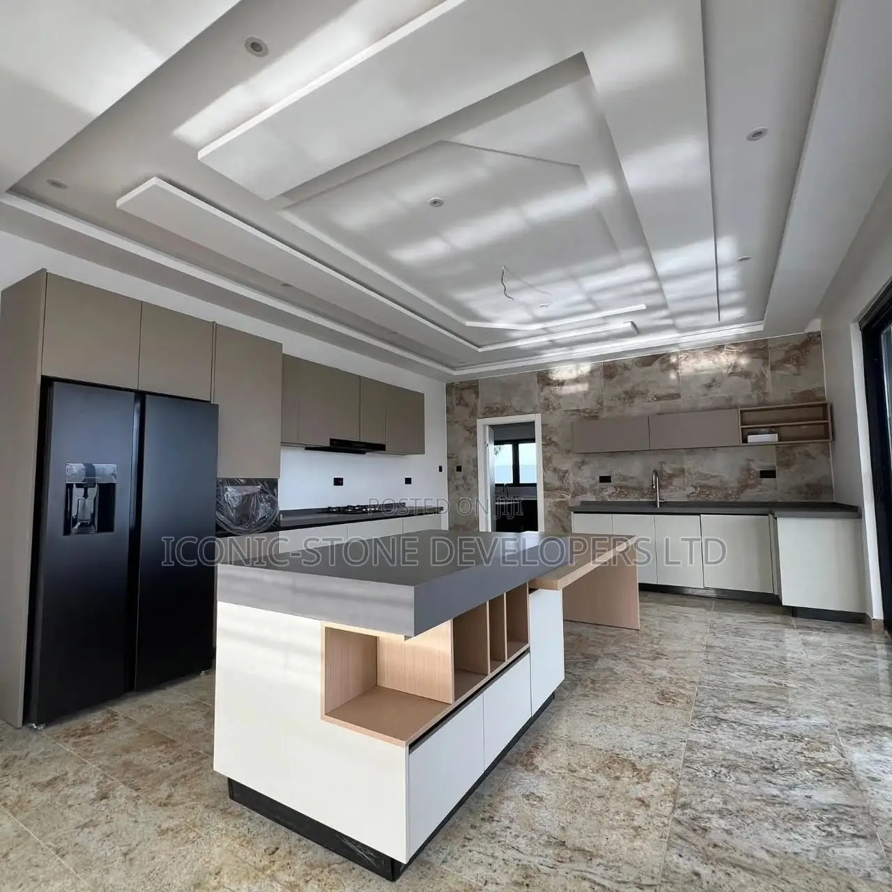 5bdrm Mansion in East Legon for sale