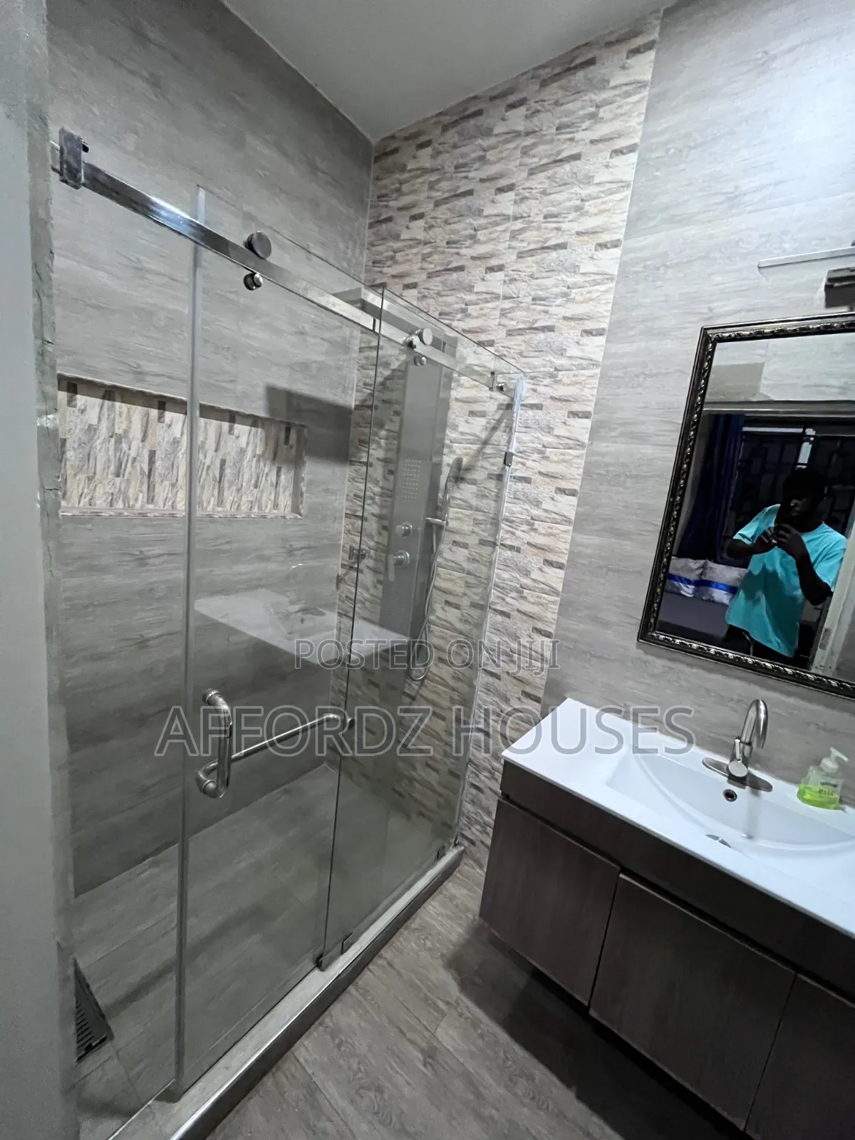 Furnished 3bdrm Apartment in Royal Palm Street, Tseaddo for rent