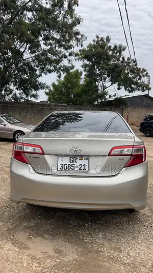Toyota Camry LE 4dr Sedan (2.5L 4cyl 6A) 2014 Gold