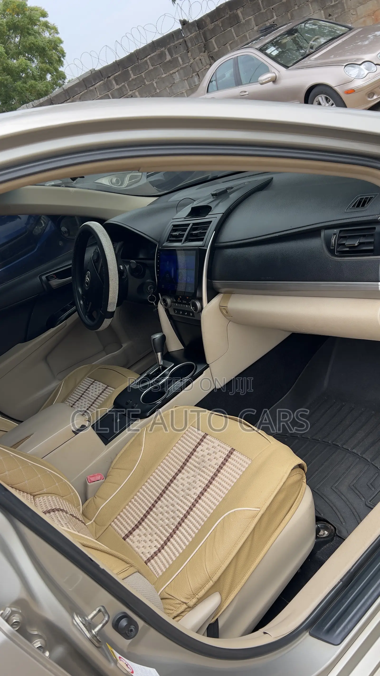 Toyota Camry LE 4dr Sedan (2.5L 4cyl 6A) 2014 Gold