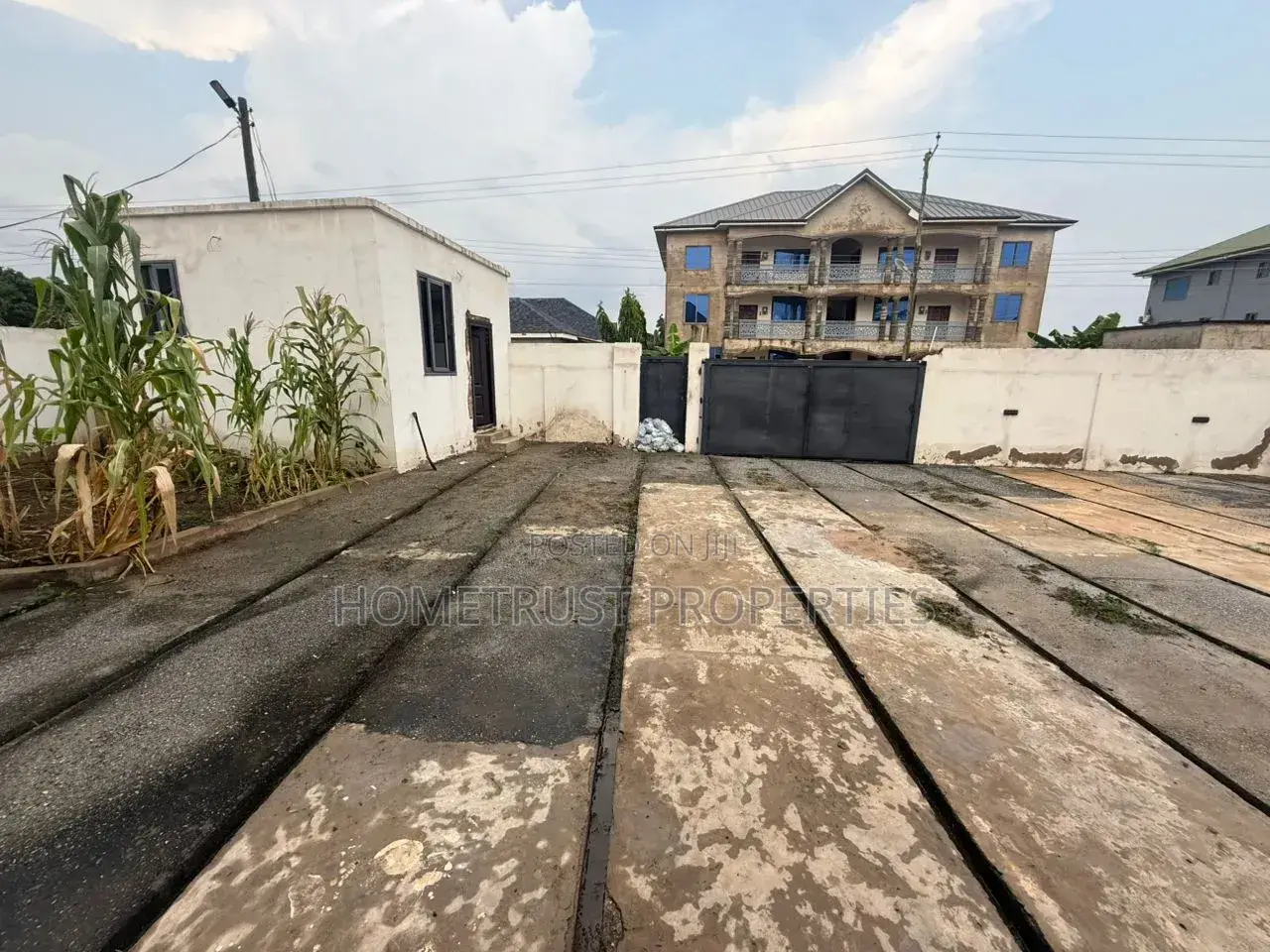3bdrm Duplex in Oyarifa Ghana Flag for sale