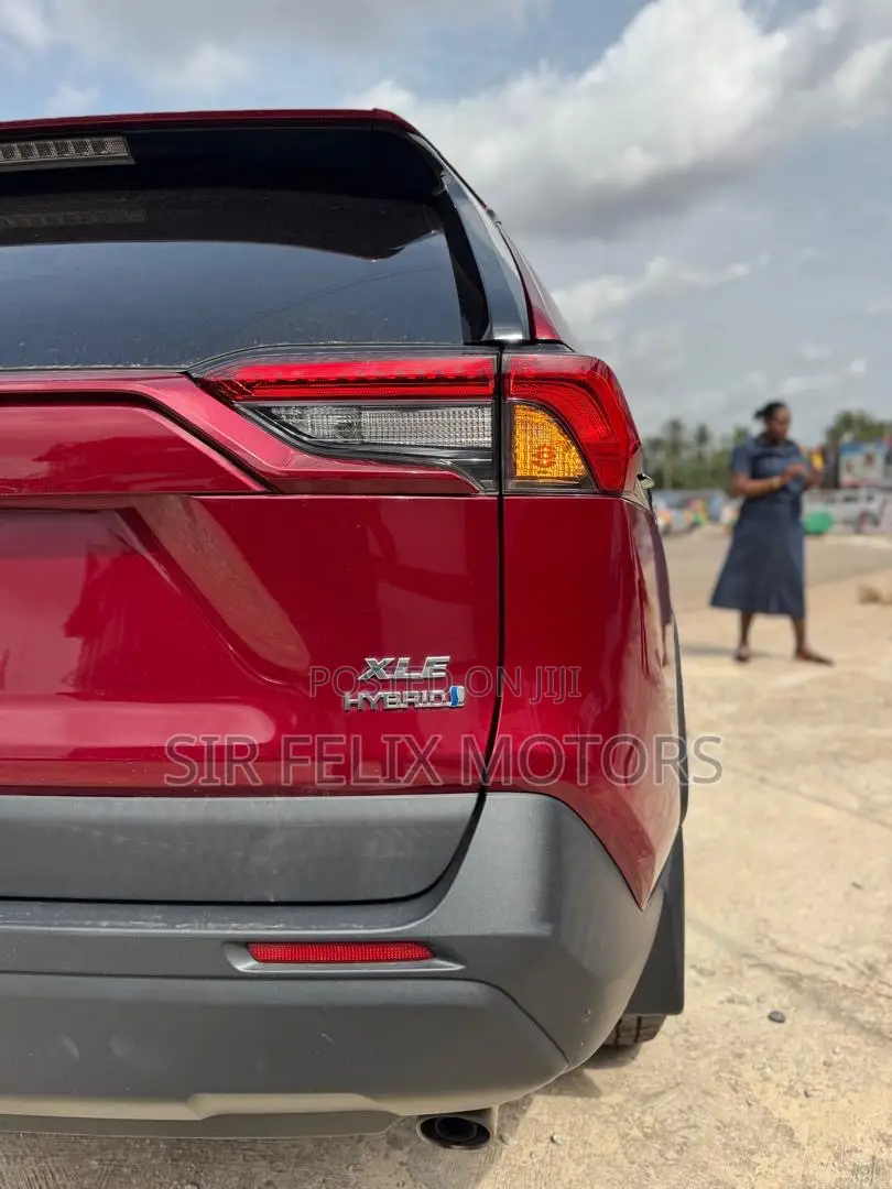 Toyota RAV4 XLE Premium AWD 2020 Red