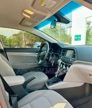 Hyundai Elantra SE 2019 Red