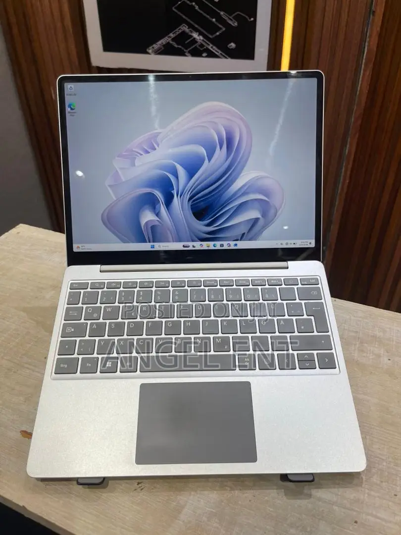 Laptop Microsoft Surface Go 3 8GB Intel Core i5 SSD 256GB