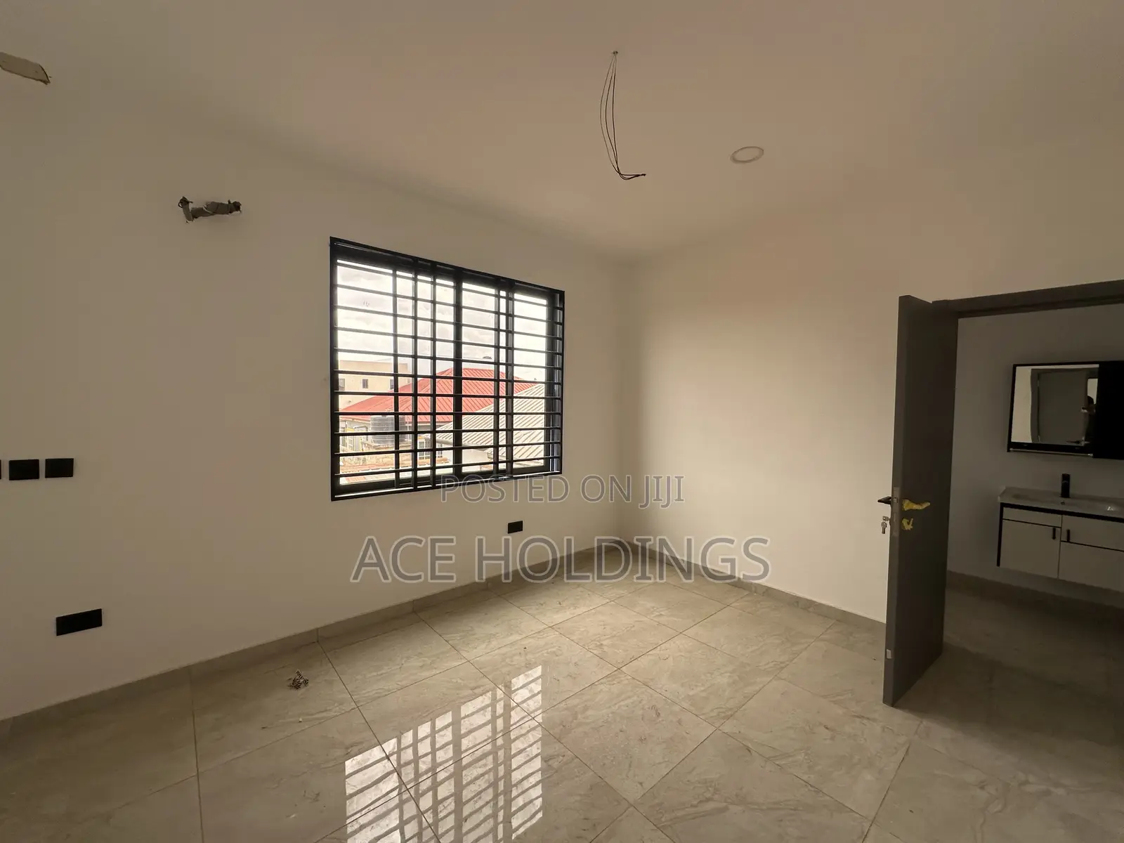 3bdrm House in West Trasacco, School Junction for sale