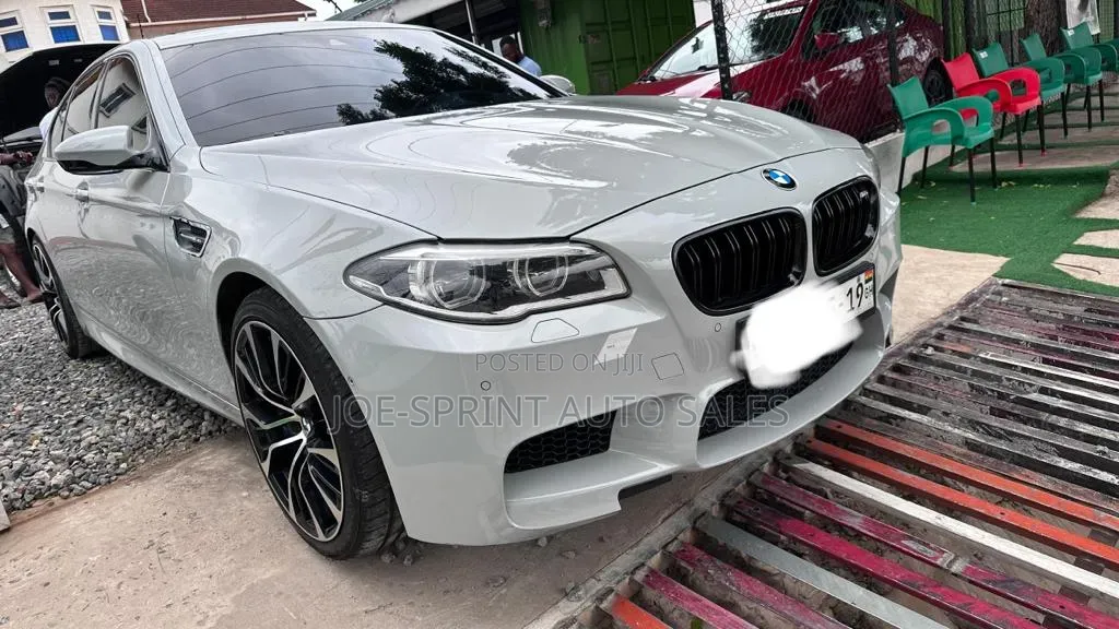 BMW M5 Base RWD 2016 Silver