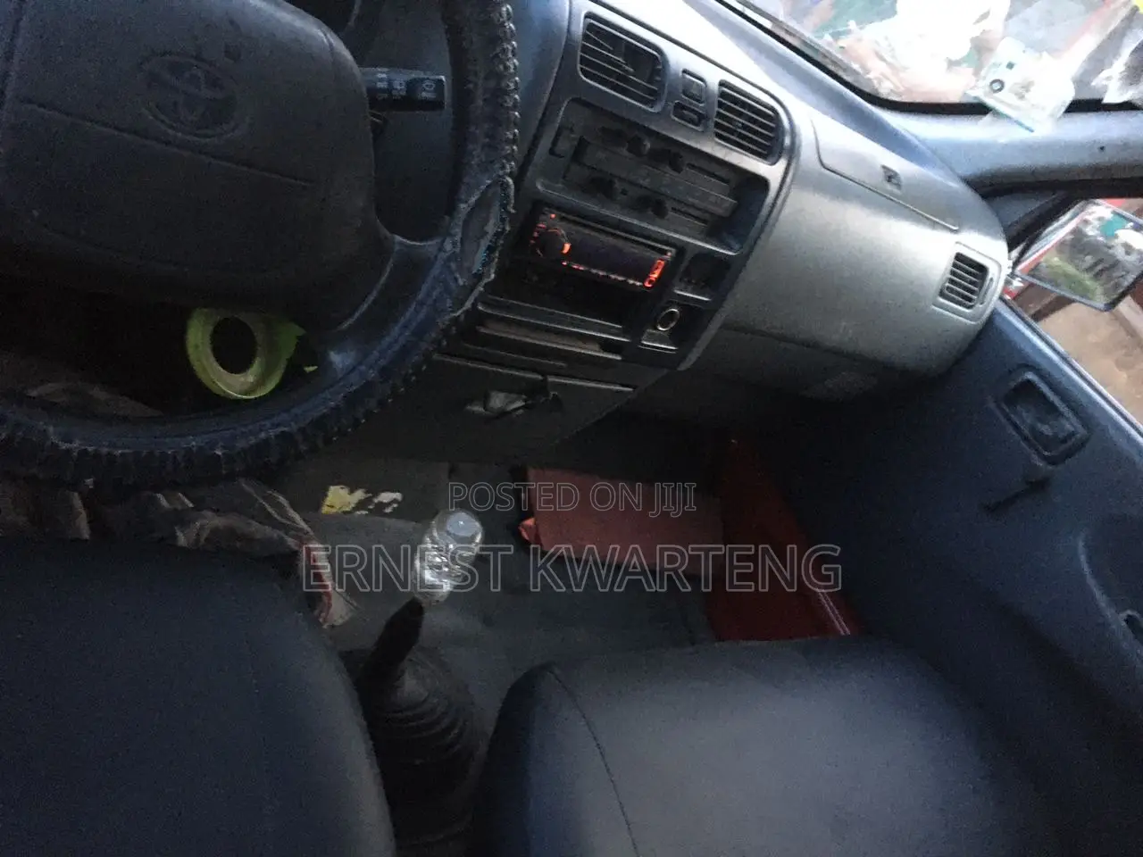 Toyota HiAce 2008 Red