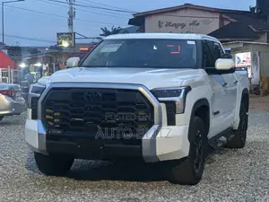 Toyota Tundra 2023 White