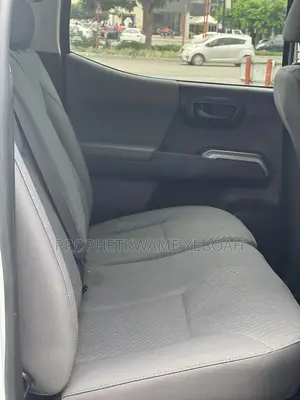 Toyota Tacoma SR5 2021 White