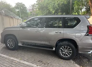 Toyota Land Cruiser Prado 2.8 2023 Gray