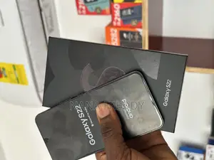 New Samsung Galaxy S22 5G 128 GB Black