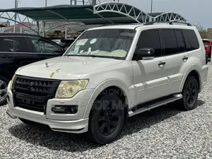 Mitsubishi Pajero 2013 White