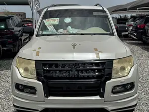 Mitsubishi Pajero 2013 White