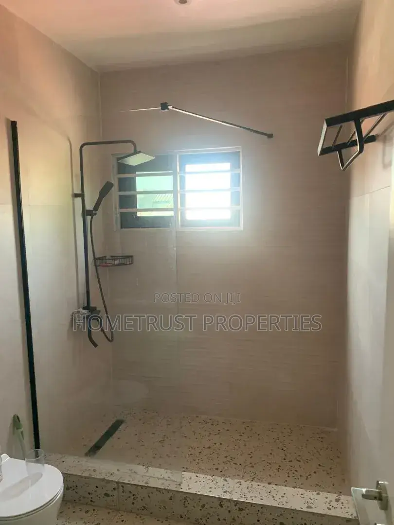 3bdrm Duplex in Adenta Powerland for rent