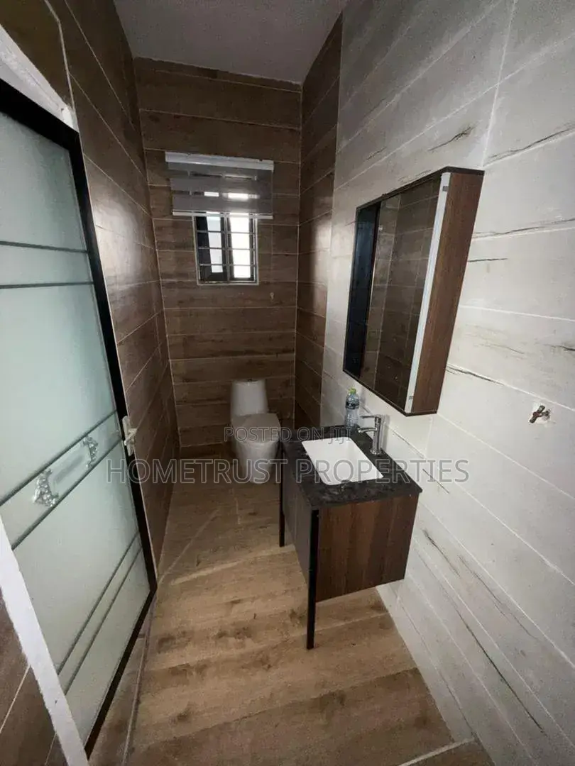 3bdrm Duplex in Ashongman Estate, Police Station for sale