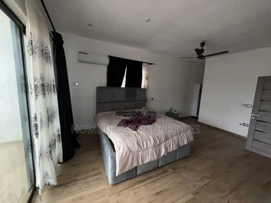 3bdrm Duplex in Ashongman Estate, Police Station for sale