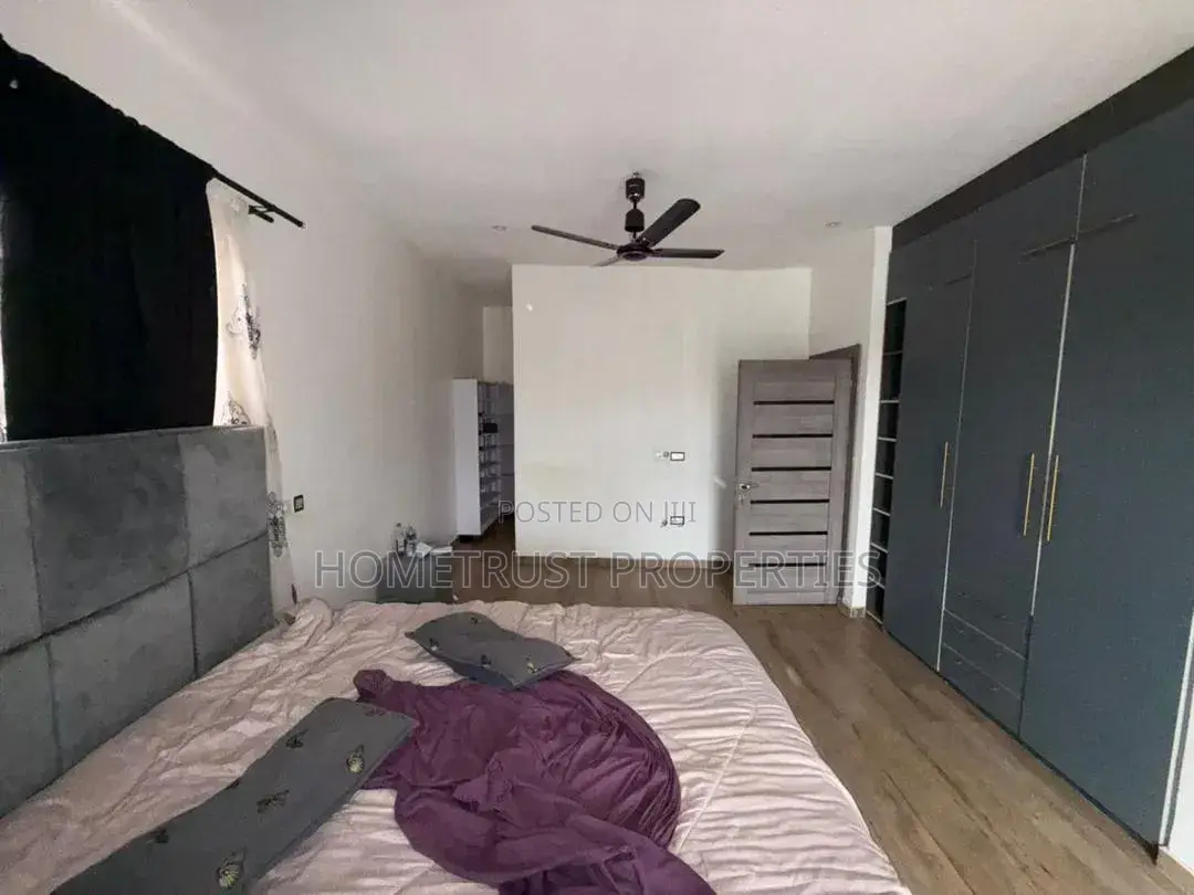 3bdrm Duplex in Ashongman Estate, Police Station for sale