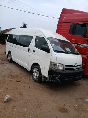 Toyota HiAce 2013 White