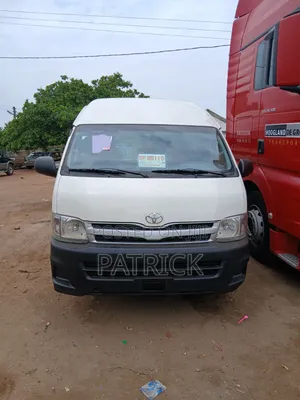 Toyota HiAce 2013 White