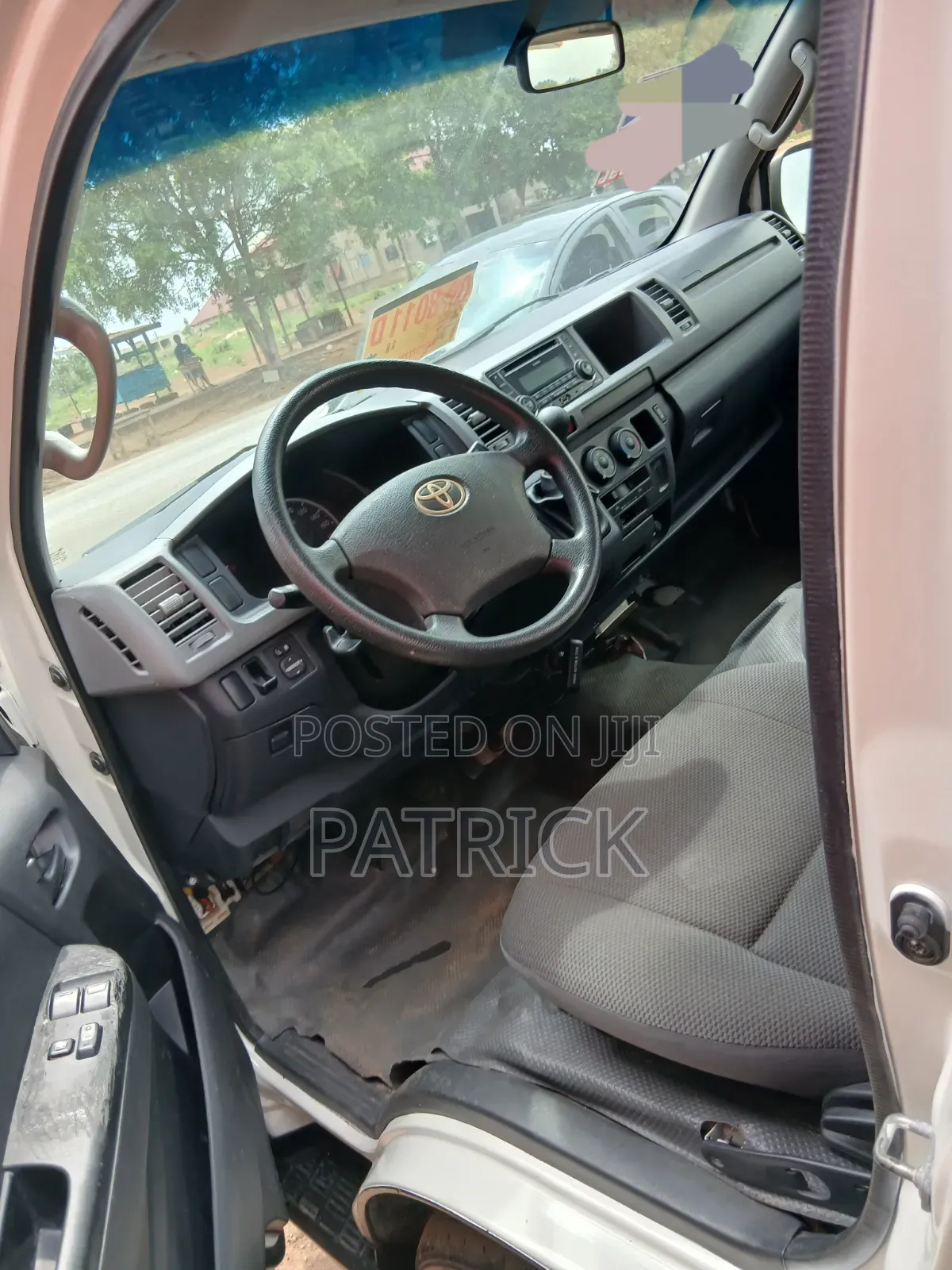 Toyota HiAce 2013 White