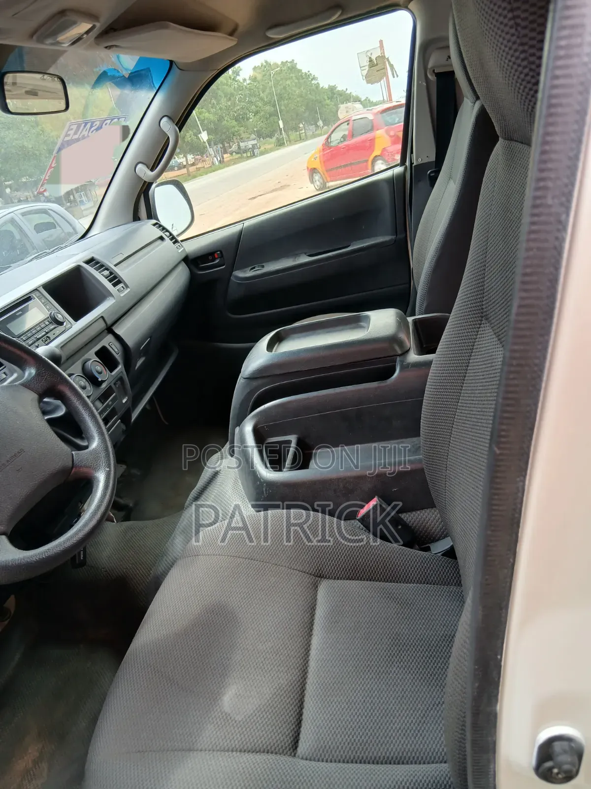 Toyota HiAce 2013 White