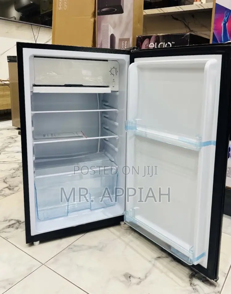 Extremely Quality Pearl Nasf1-110fl Single Door Table Top Fridge.