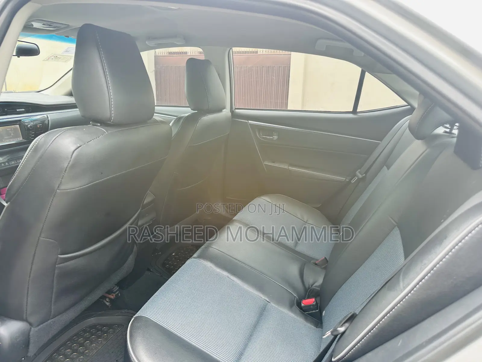 Toyota Corolla LE Plus 4dr Sedan (1.8L 4cyl CVT) 2015 Silver