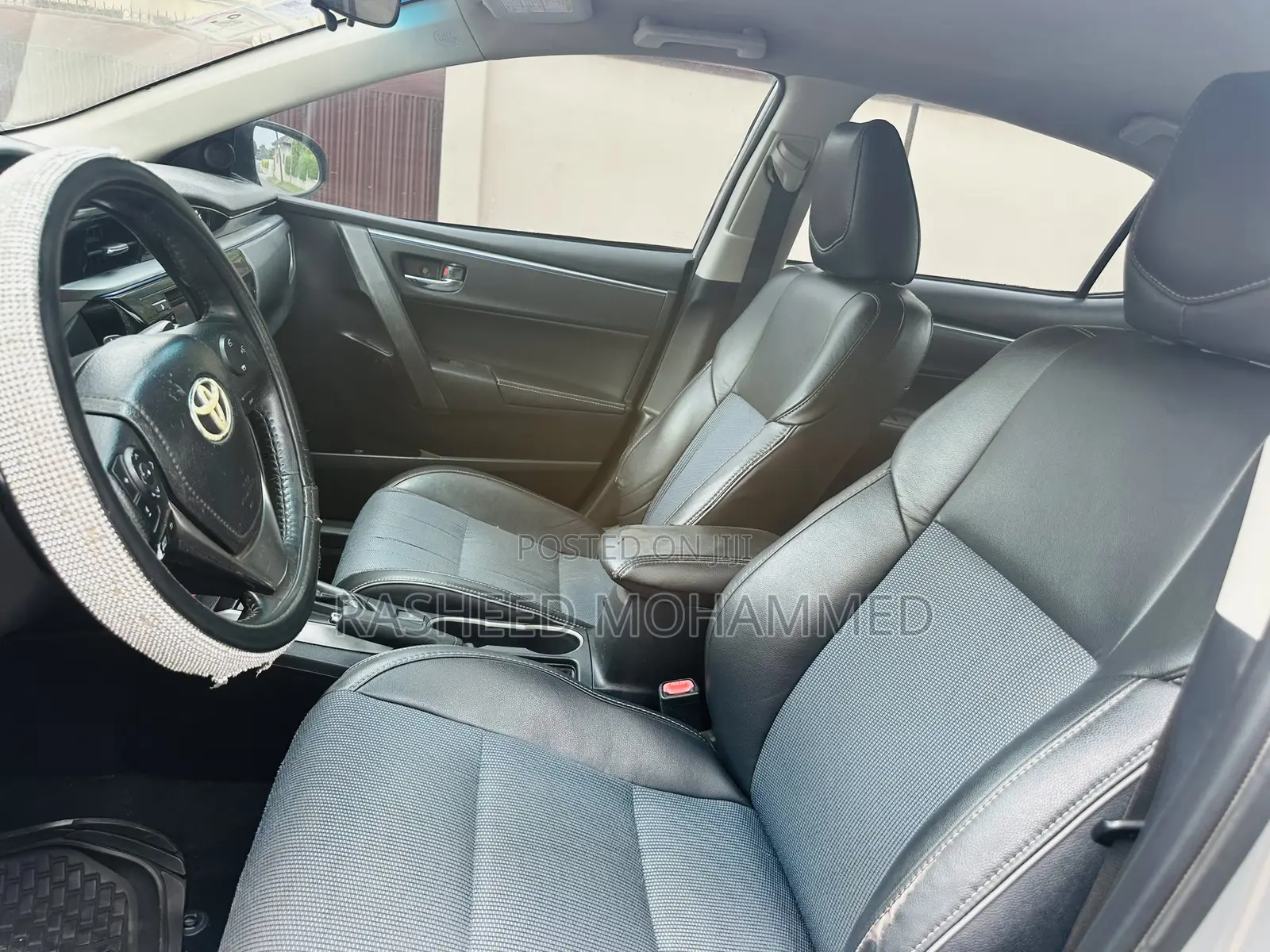 Toyota Corolla LE Plus 4dr Sedan (1.8L 4cyl CVT) 2015 Silver