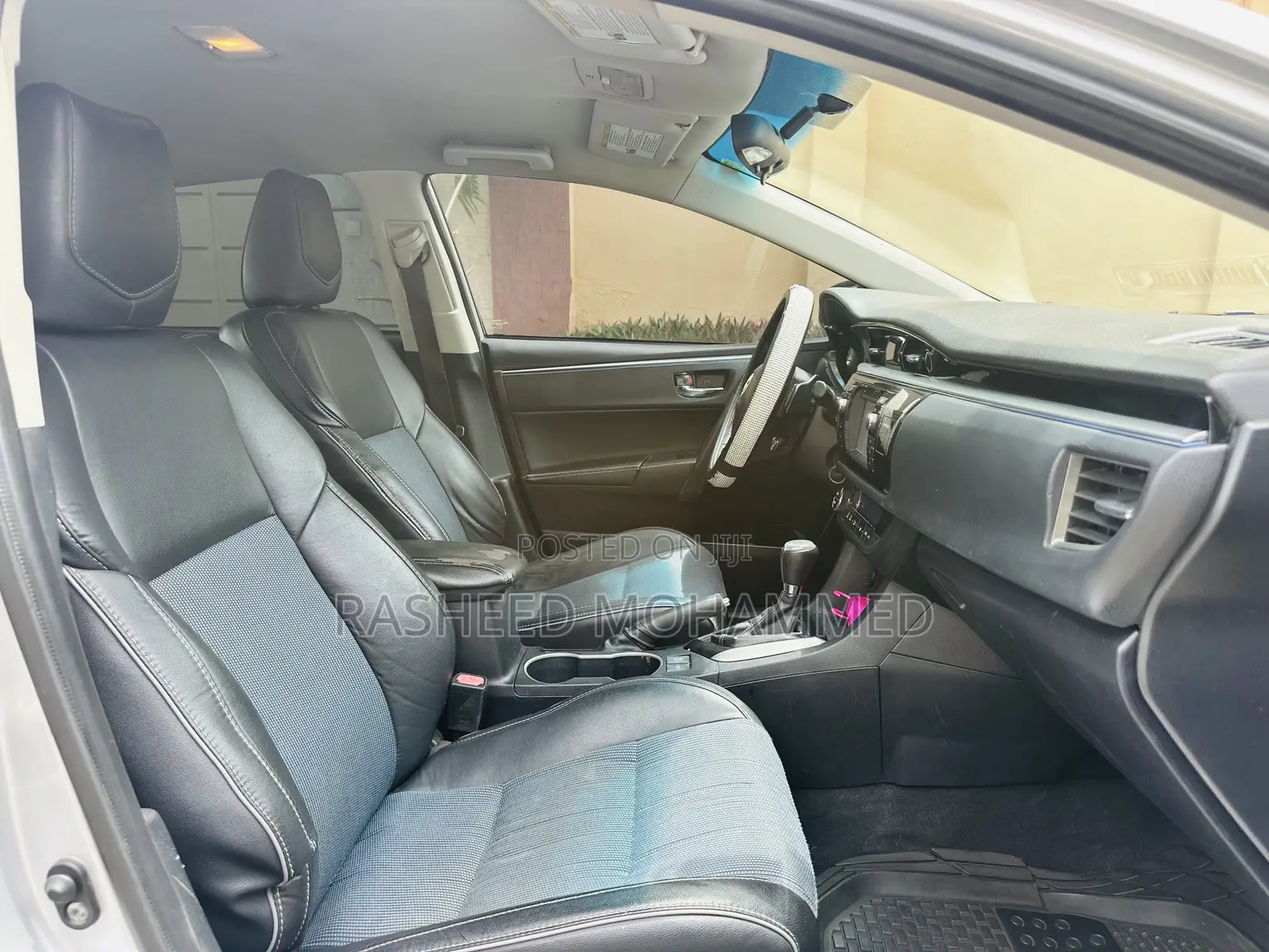 Toyota Corolla LE Plus 4dr Sedan (1.8L 4cyl CVT) 2015 Silver