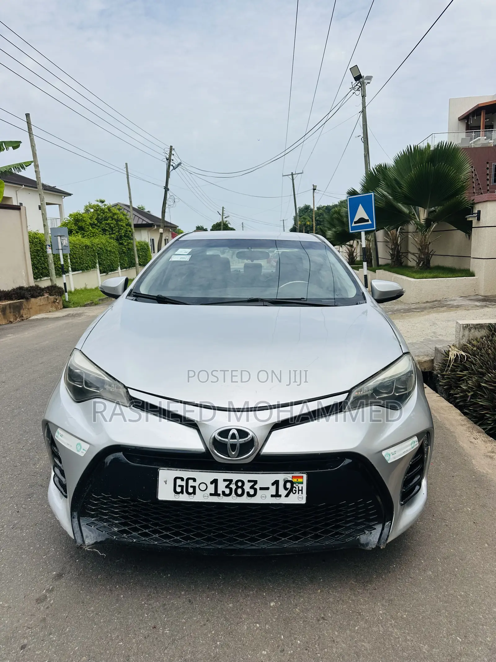Toyota Corolla LE Plus 4dr Sedan (1.8L 4cyl CVT) 2015 Silver