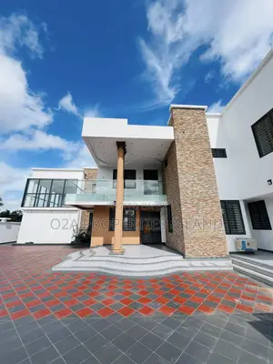 5bdrm House in West Trasacco, Police Station for sale