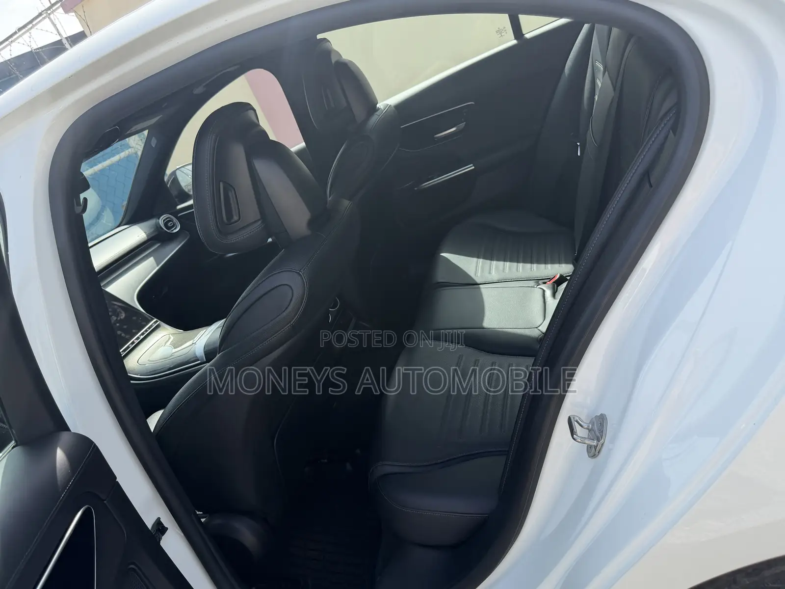 Mercedes-Benz C300 2023 White