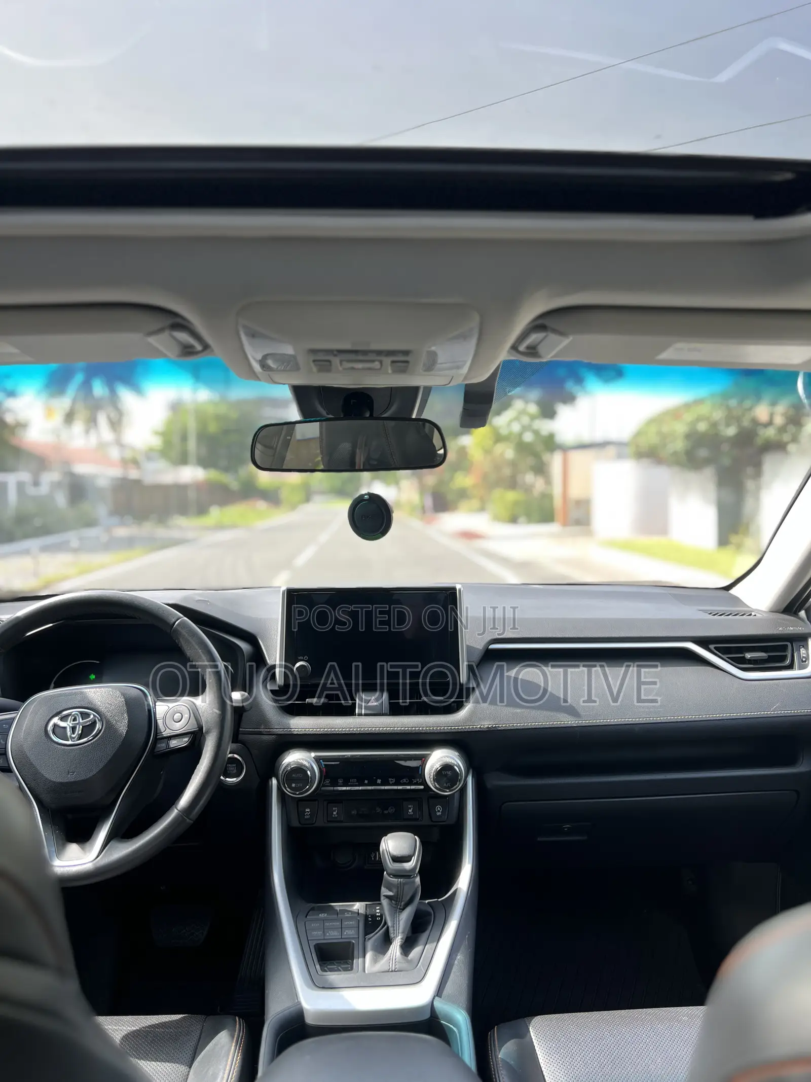 Toyota RAV4 XLE 2025 Silver