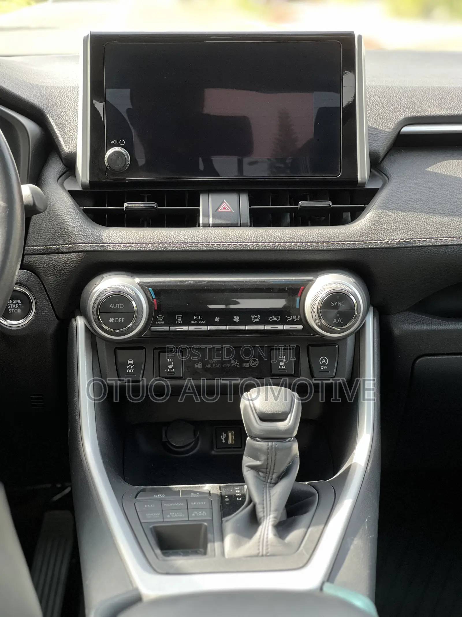 Toyota RAV4 XLE 2025 Silver