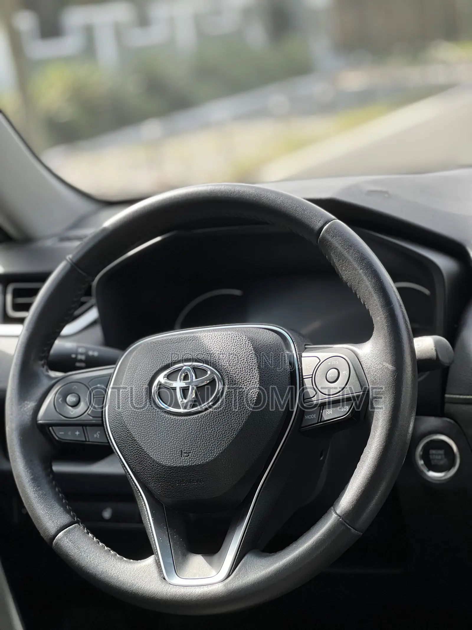 Toyota RAV4 XLE 2025 Silver