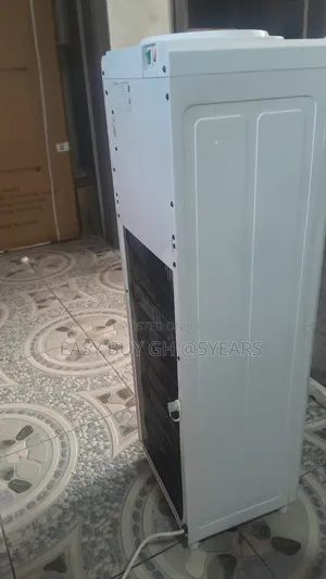 Decakila Water Dispenser – Modern Look, Efficient Performance