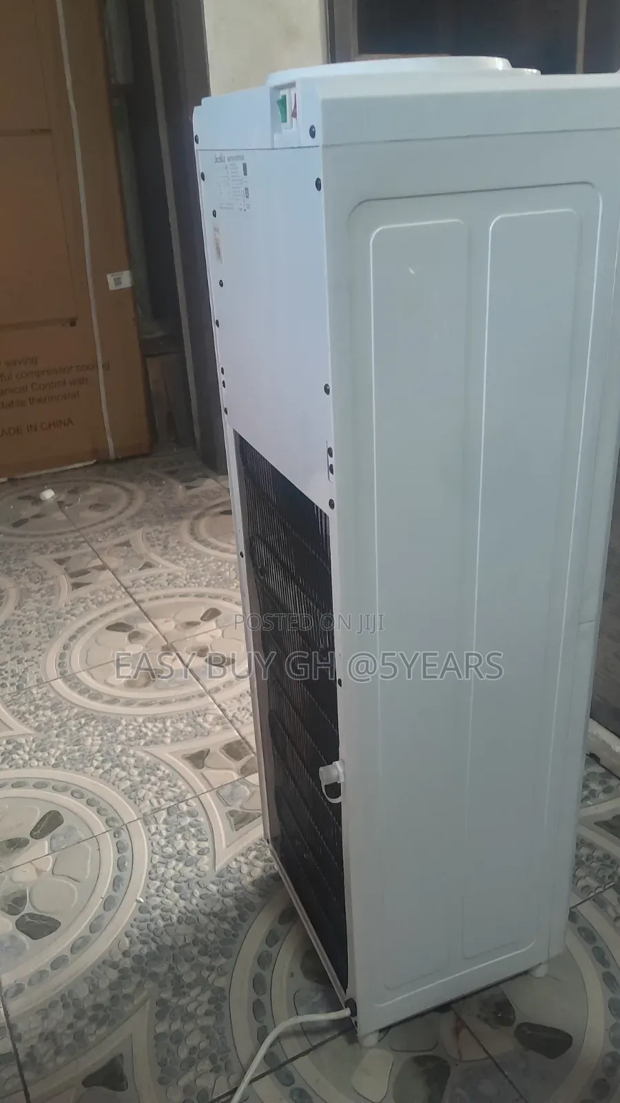Decakila Water Dispenser – Modern Look, Efficient Performance