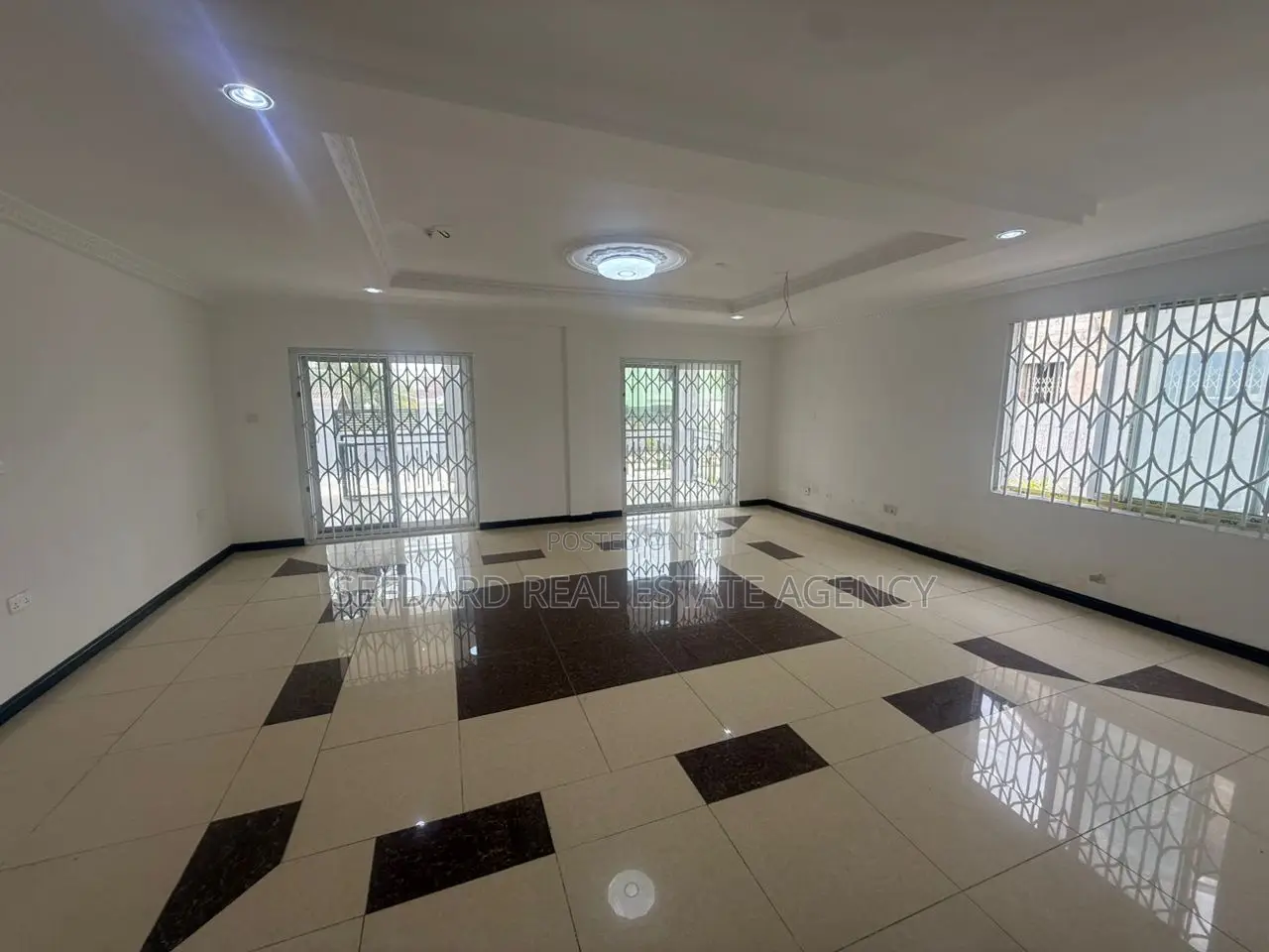 7bdrm House in Sefdard Properties, Tema Metropolitan for rent