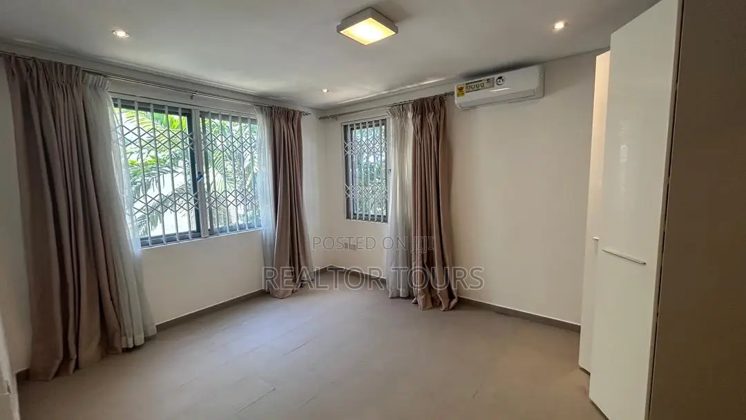 4bdrm Townhouse / Terrace in Cantonments for rent