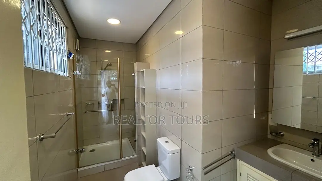4bdrm Townhouse / Terrace in Cantonments for rent