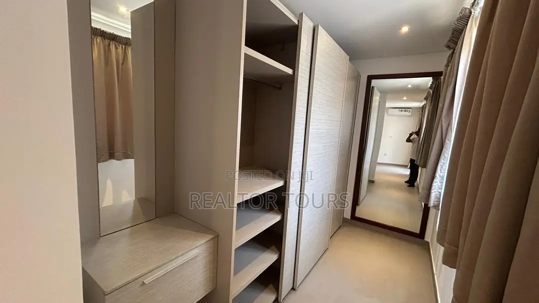 4bdrm Townhouse / Terrace in Cantonments for rent
