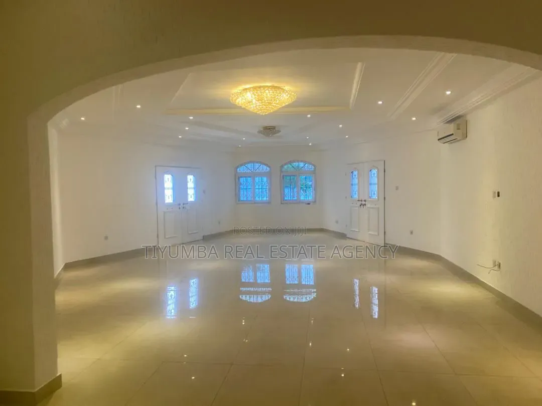 5bdrm Mansion in Tiyumba Real Estate, A&C Mall Area for rent