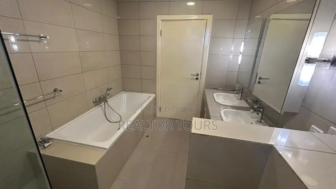 4bdrm Townhouse / Terrace in Cantonments for rent