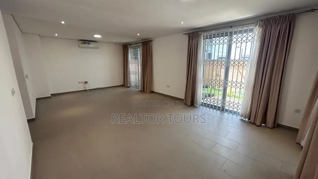 4bdrm Townhouse / Terrace in Cantonments for rent